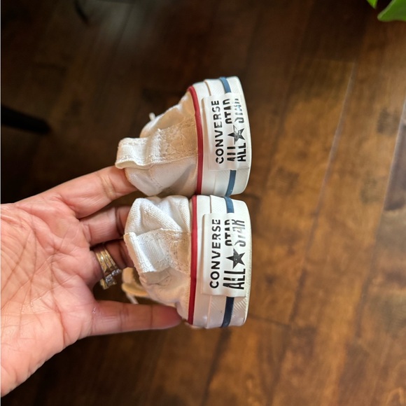 Converse - Picture 3 of 7